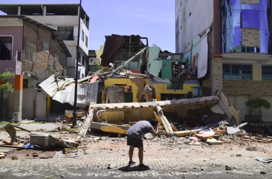 Ecuador v&agrave; Peru hoảng loạn v&igrave; động đất mạnh - Ảnh 2.