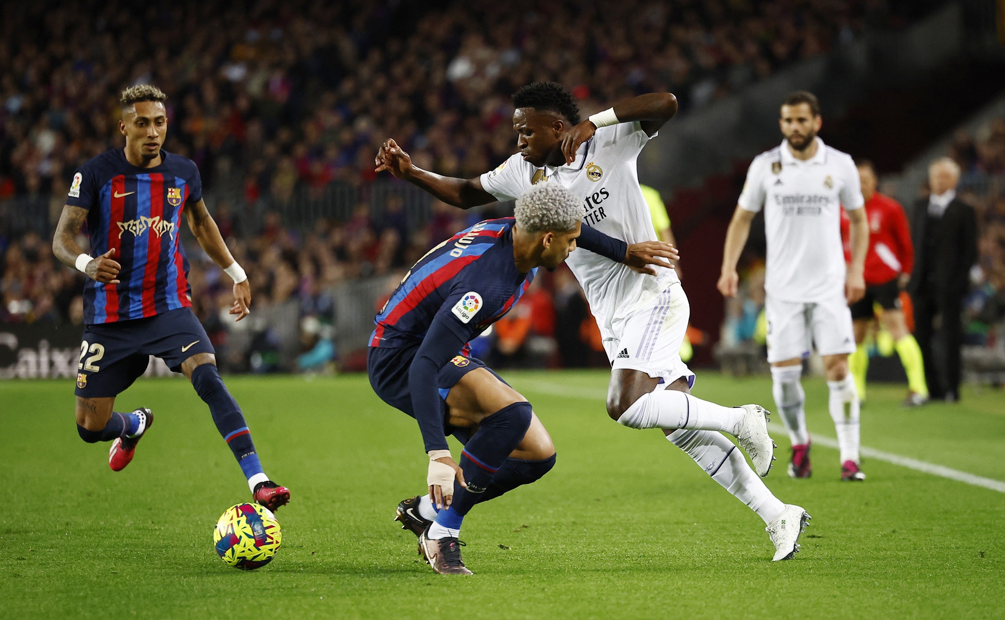 Thua nghẹt thở si&ecirc;u kinh điển, Real Madrid sắp mất ng&ocirc;i vương La Liga - Ảnh 3.
