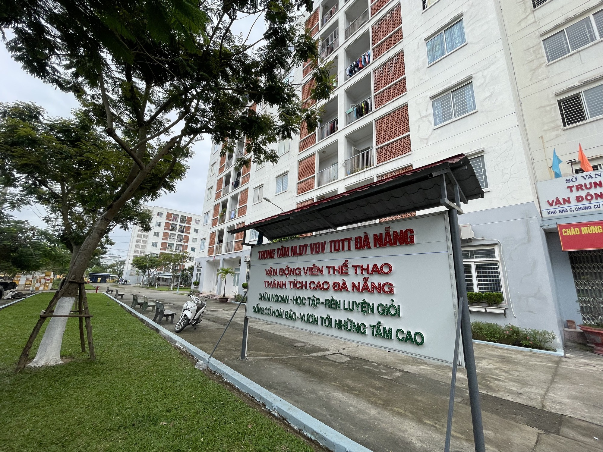 2 lãnh đạo trung tâm bị thu hồi khen thưởng do... đang bị kỷ luật