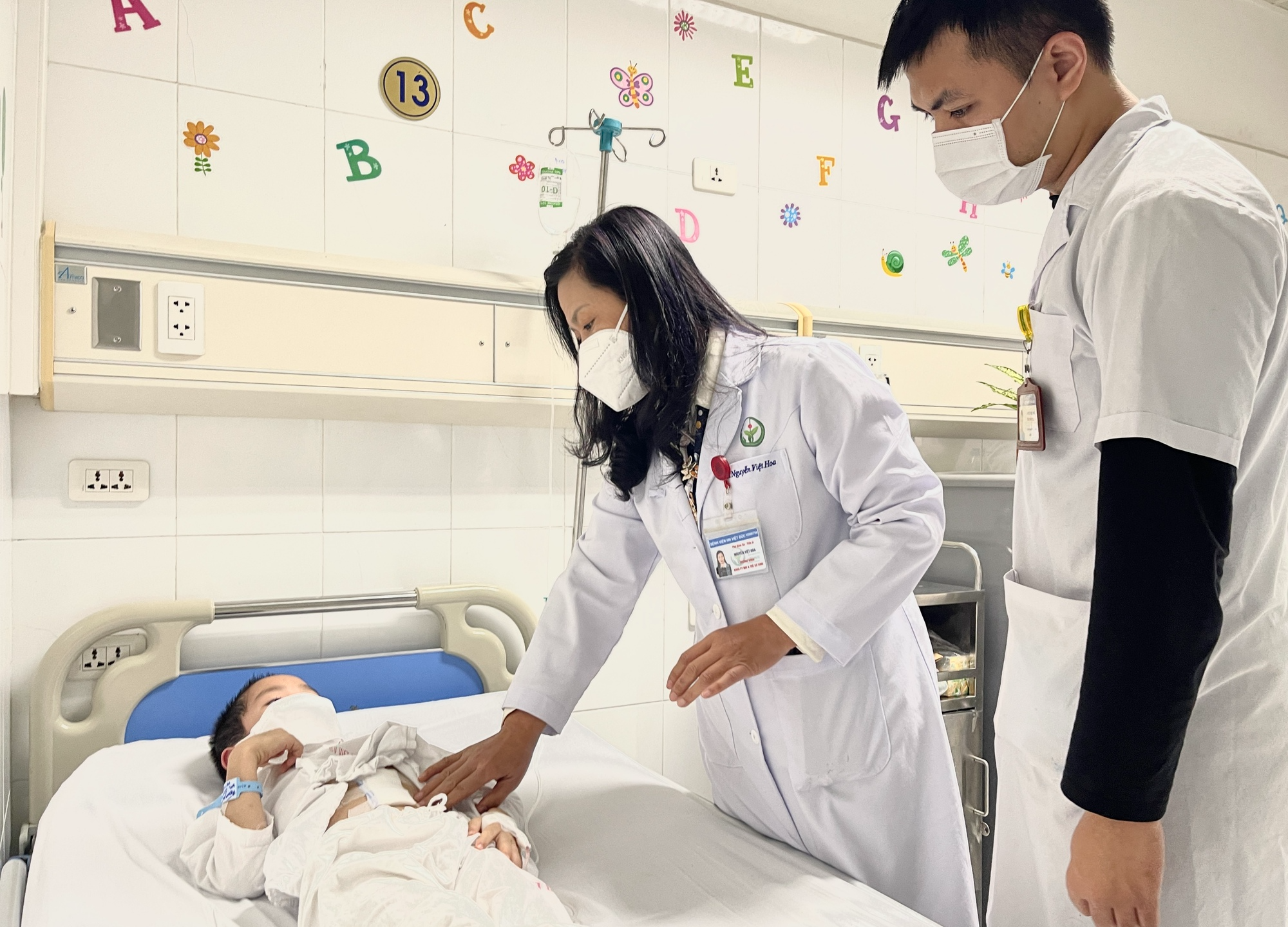 Tắc ruột do bã thức ăn, bé trai 8 tuổi phải mổ cấp cứu