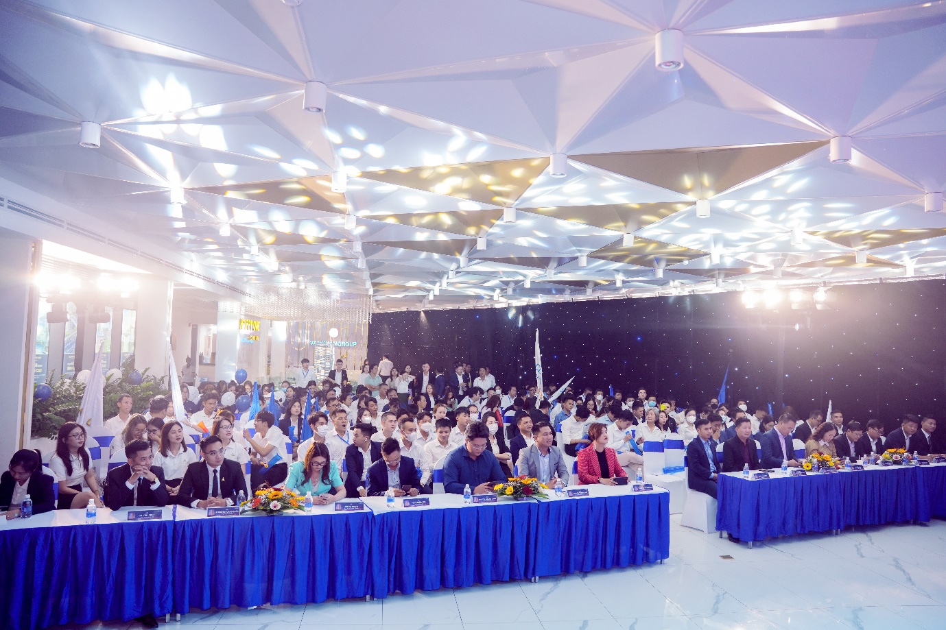 Vạn Xuân Group tiếp tục khẳng định uy tín với tiến độ xây dựng ổn định và pháp lý chuẩn của Happy One Central - Ảnh 1.
