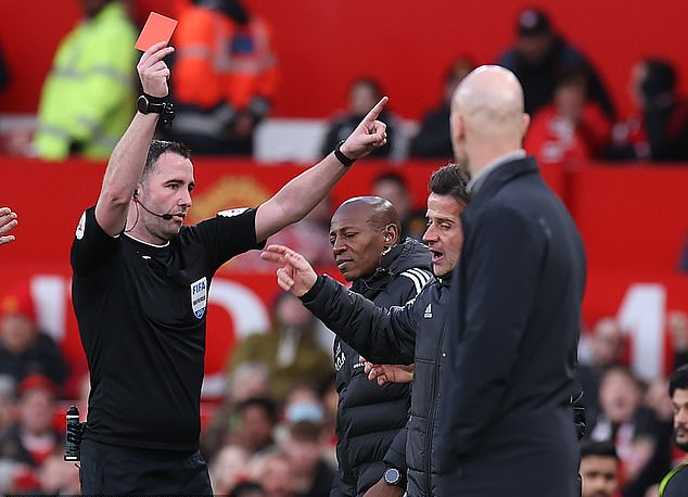 Trọng t&agrave;i hại Fulham, Man United tho&aacute;t hiểm ở tứ kết FA Cup - Ảnh 4.