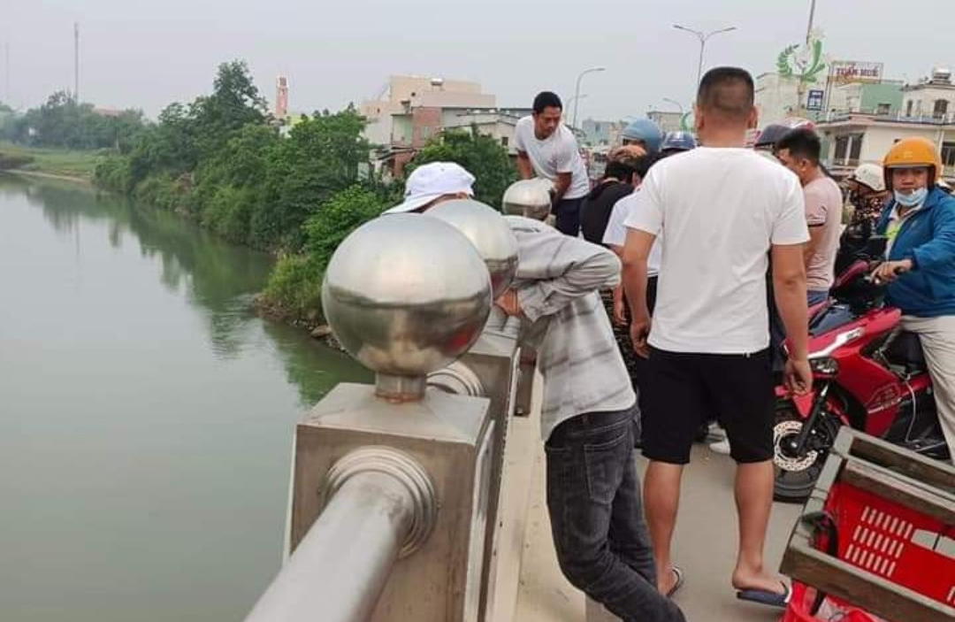 Công an triệu tập người để lại dép và "thư tuyệt mệnh" gửi vợ yêu trên cầu