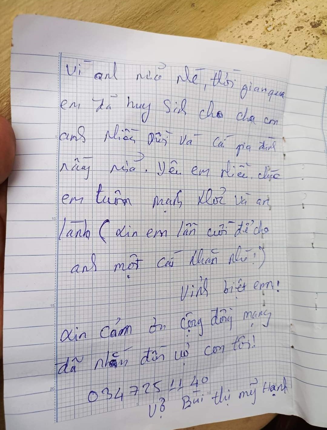 C&ocirc;ng an triệu tập người để lại d&eacute;p v&agrave; thư tuyệt mệnh gửi vợ y&ecirc;u tr&ecirc;n cầu - Ảnh 2.