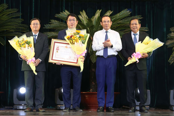 5-Sở-Nông-nghiệp-và-Phát-triển-nông-thôn-TP-HCM-được-trao-Huân-chương-Độc-lập-hạng-nhất---Ảnh-HOÀNG-TRIỀU_1
