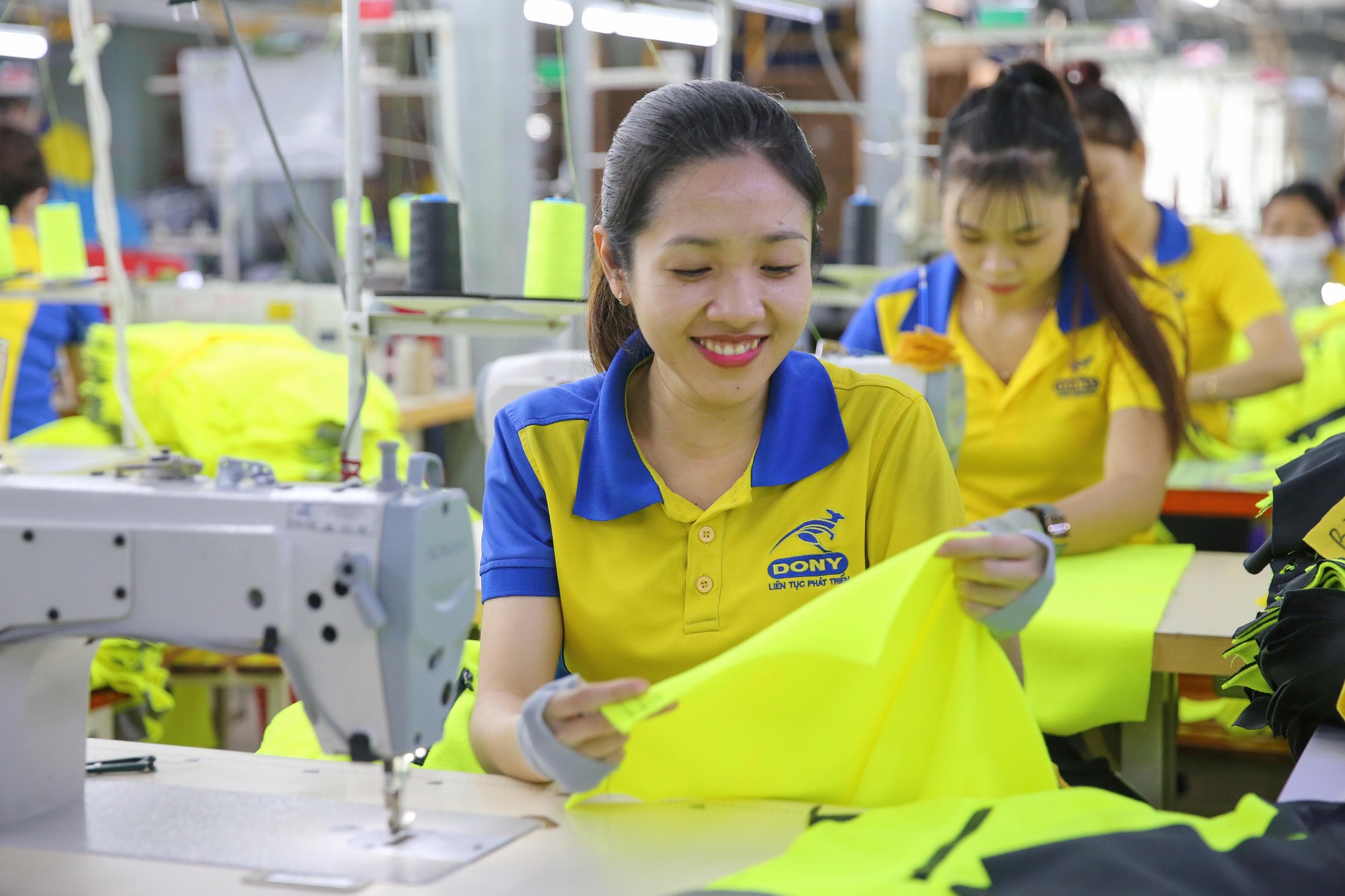 Thế giới biến động, Việt Nam gây ngạc nhiên: Tận dụng "điểm sáng"- Ảnh 10.
