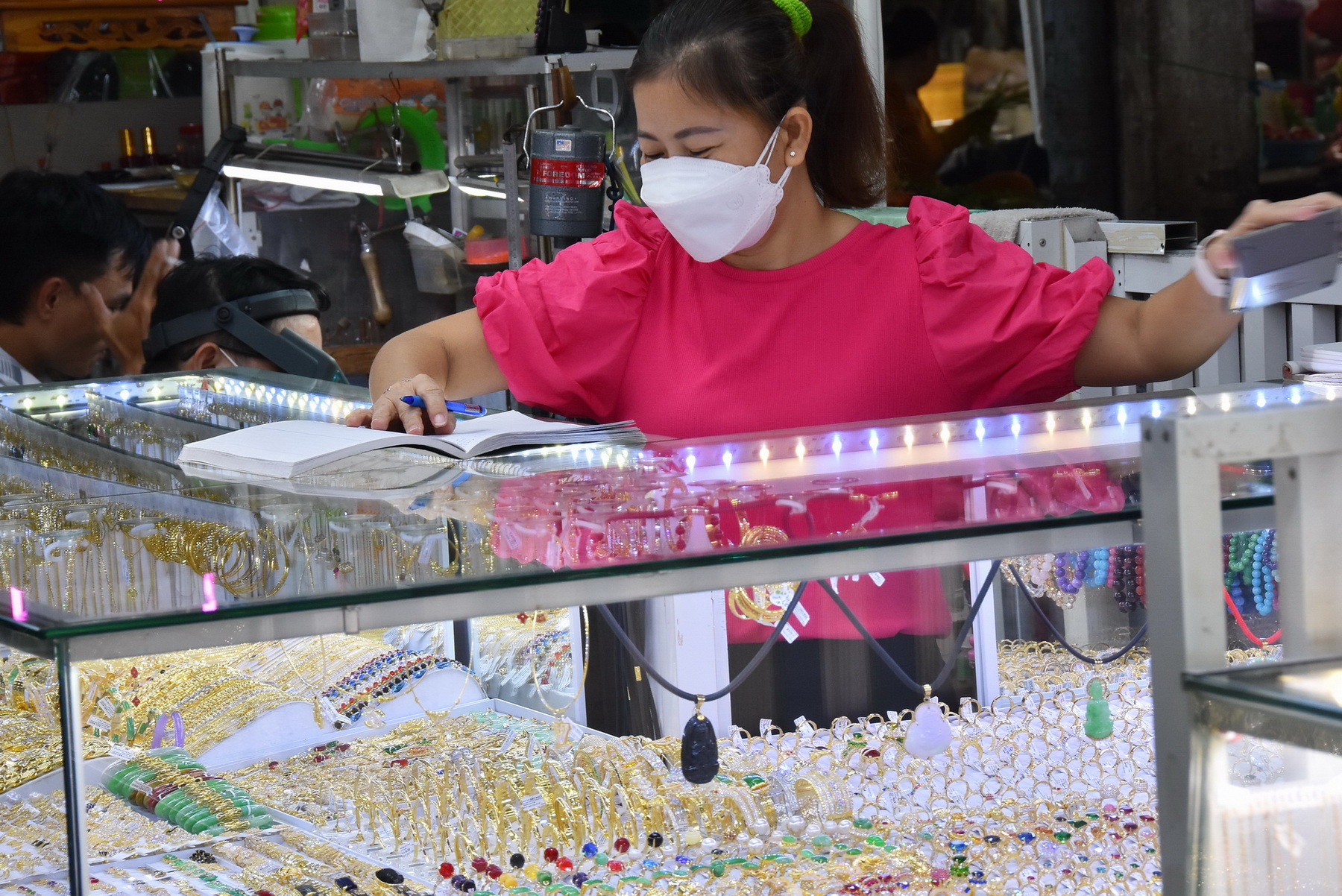 Giá vàng hôm nay 22-3: Vàng SJC lao dốc