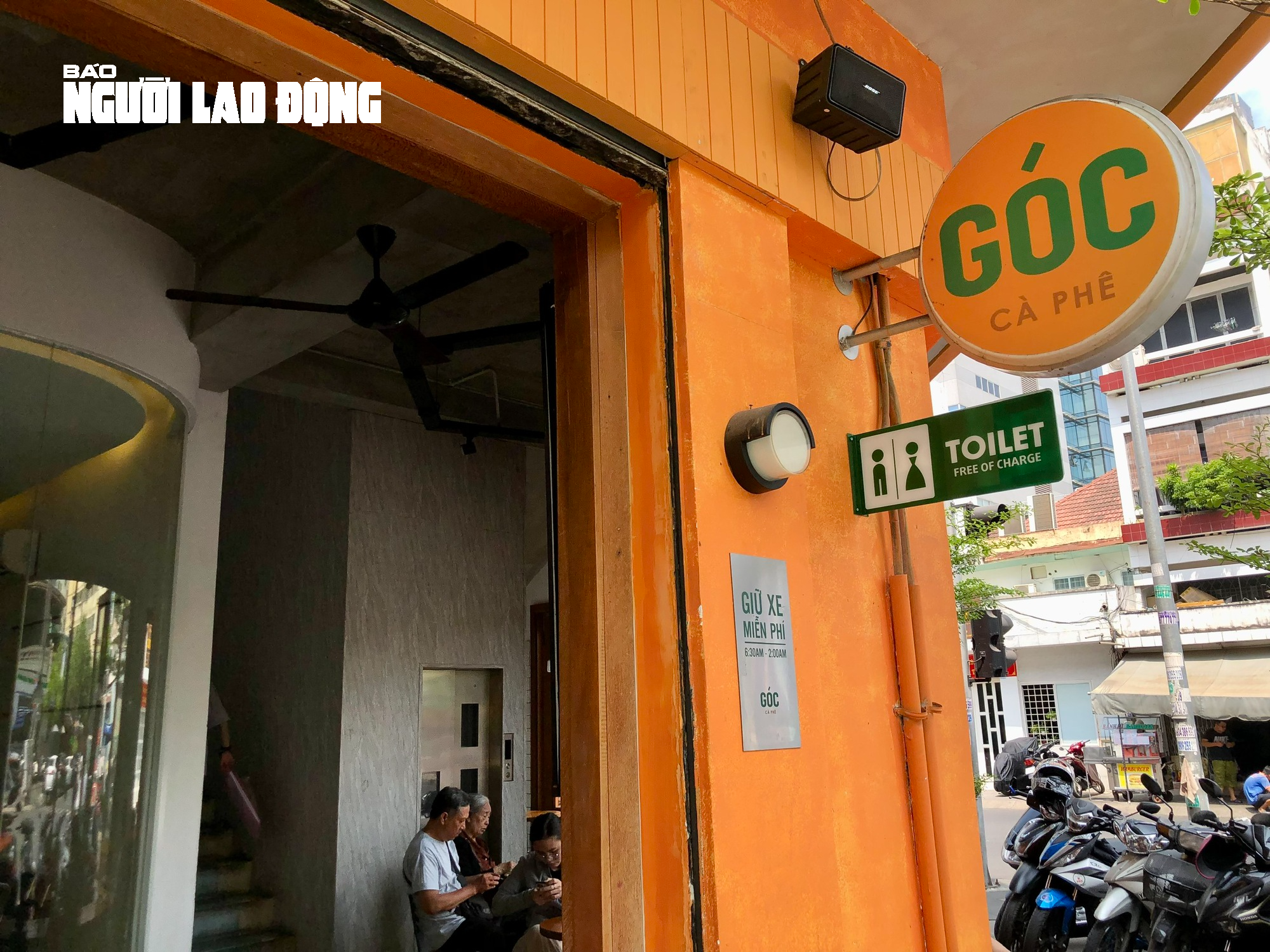 Cận cảnh những nhà vệ sinh miễn phí như mơ giữa trung tâm TP HCM - Ảnh 5.
