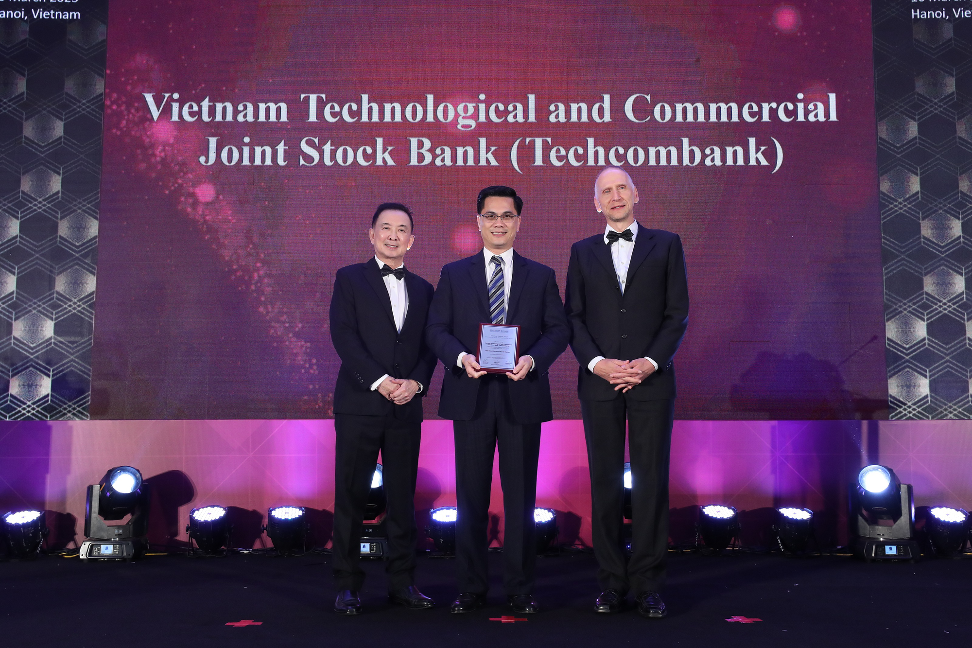 The Asian Banker vinh danh Techcombank là Ngân hàng bán lẻ xuất sắc nhất - Ảnh 1.