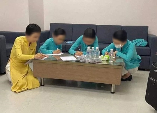 Trả tự do cho 4 tiếp viên hàng không Vietnam Airlines