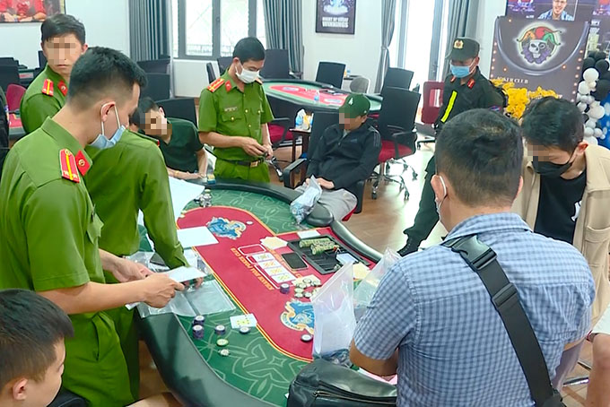 Bắt quả tang nhiều golfer đánh bạc tiền tỉ trong khách sạn