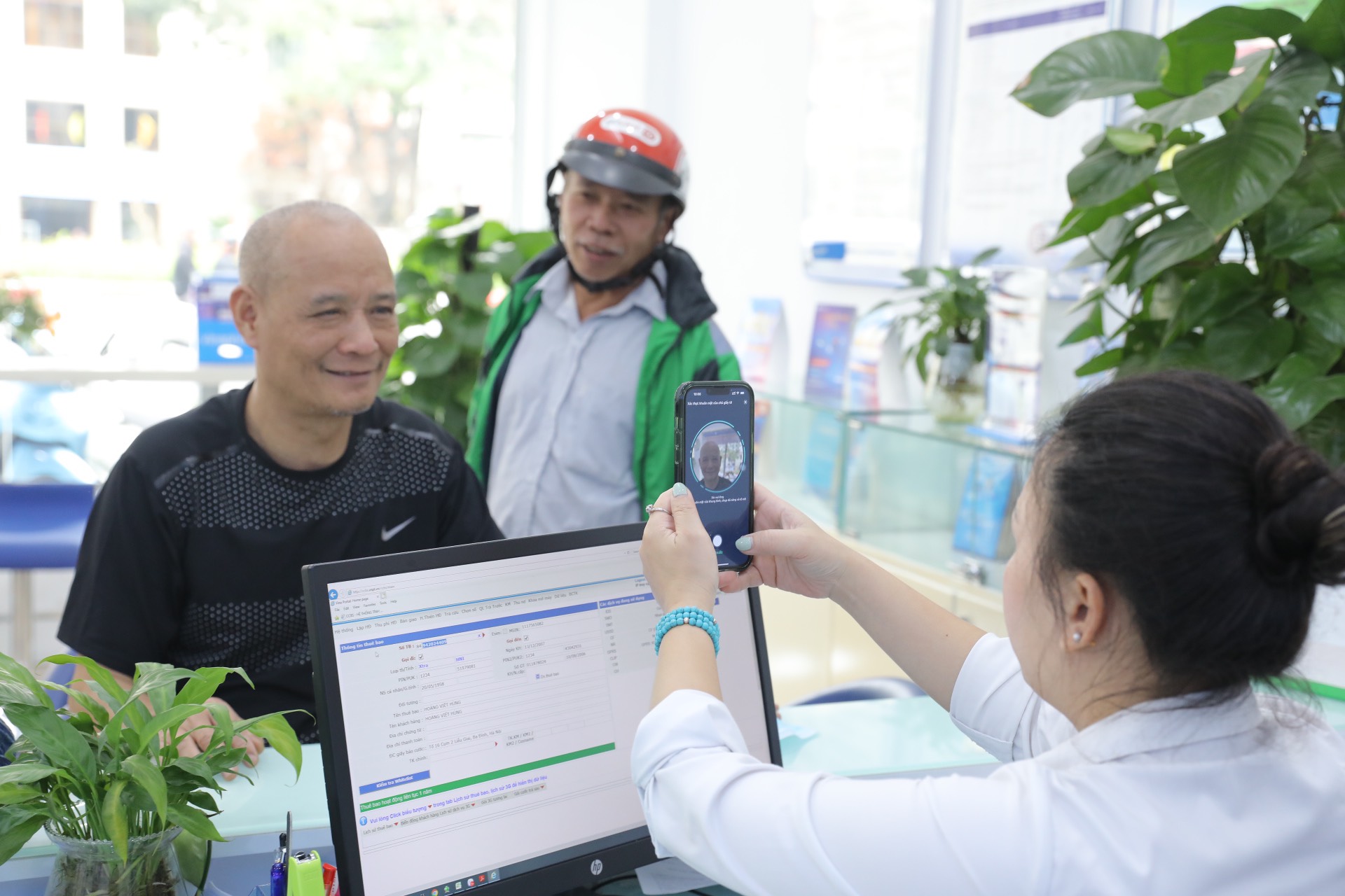 Gần 3 triệu thu&ecirc; bao c&oacute; nguy cơ bị kh&oacute;a dịch vụ - Ảnh 1.
