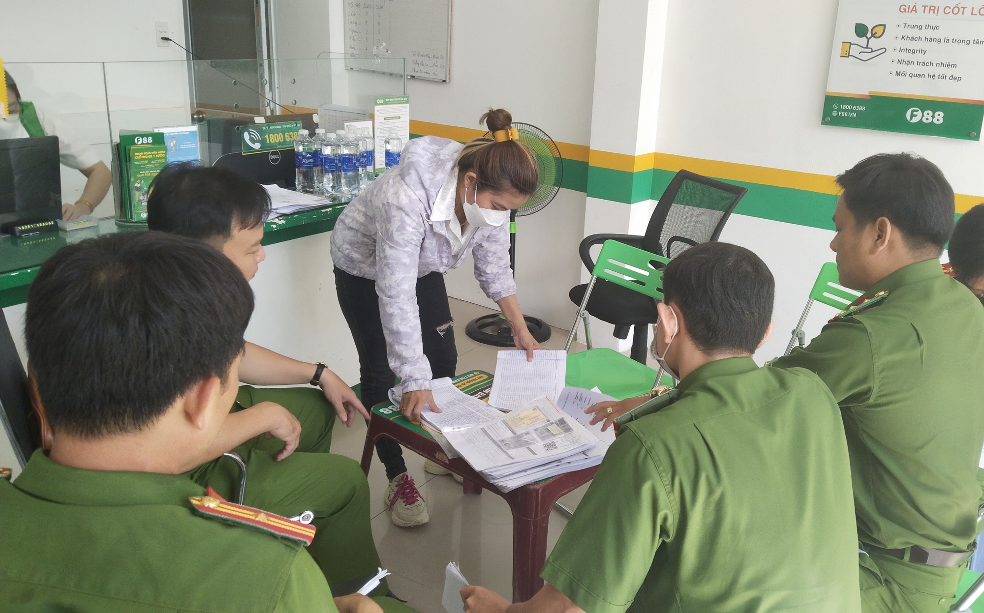 Đồng loạt kiểm tra 14 điểm giao dịch của F88 tại Bạc Li&ecirc;u v&agrave; Hậu Giang - Ảnh 1.