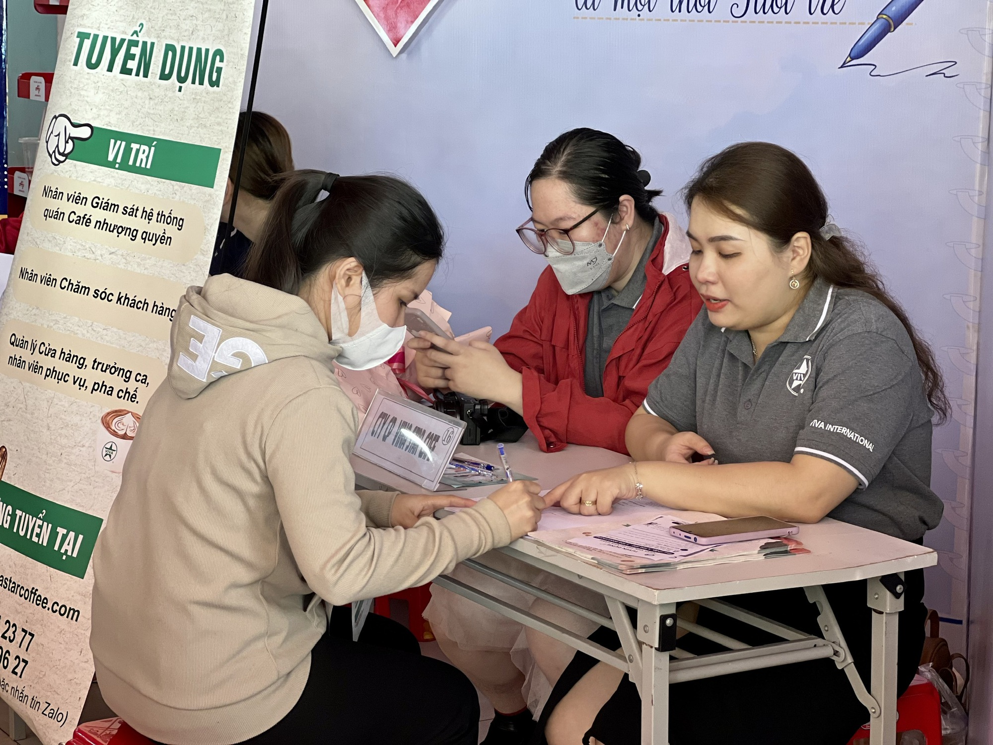 TP HCM tuyển dụng gần 1.300 vị tr&iacute; việc l&agrave;m - Ảnh 1.