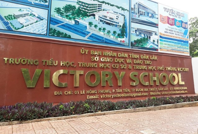 Đ&aacute;nh học sinh, 1 thầy gi&aacute;o bị cho th&ocirc;i việc - Ảnh 1.