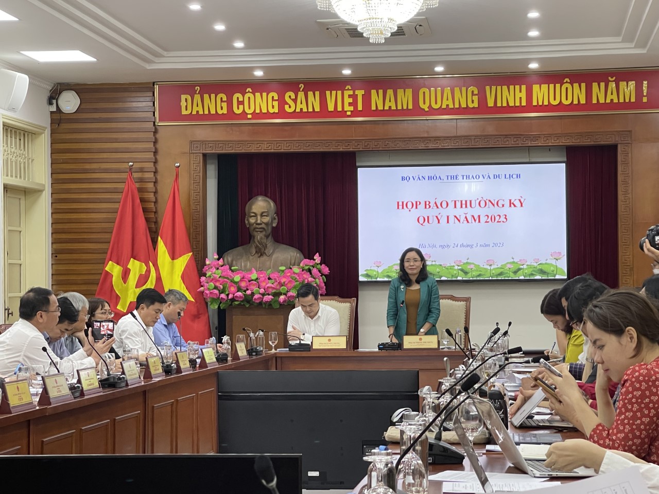 Rối với cổ phần hóa Hãng phim Truyện Việt Nam