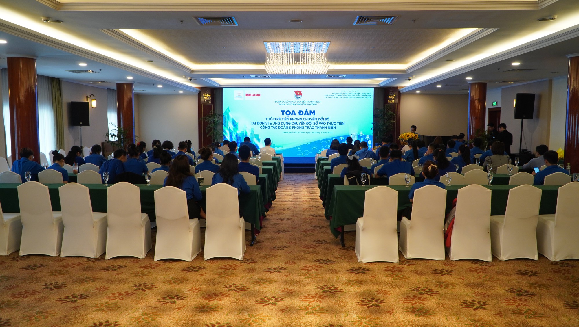 Người trẻ s&ocirc;i nổi b&agrave;n chuyện chuyển đổi số - Ảnh 3.
