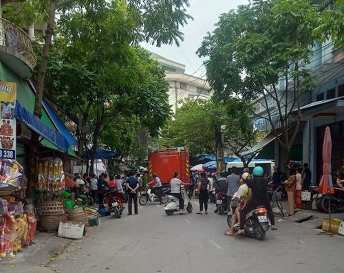 Sập gi&agrave;n gi&aacute;o, 3 người thương vong - Ảnh 1.