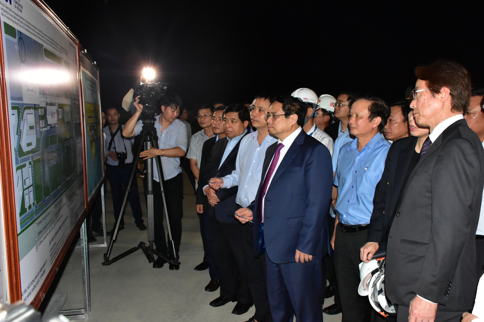 Thủ tướng Phạm Minh Chính kiểm tra tiến độ xây dựng nhà ga sân bay Phú Bài
