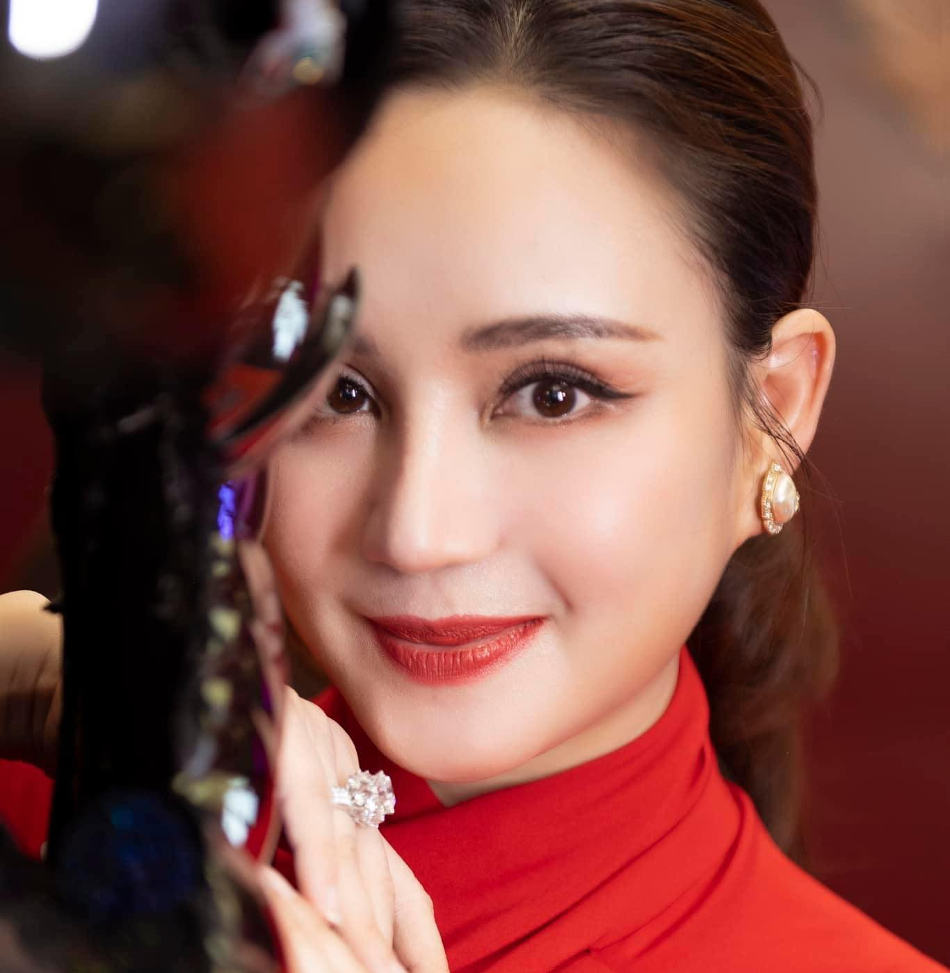 Công an TP HCM triệu tập ca sĩ Vy Oanh