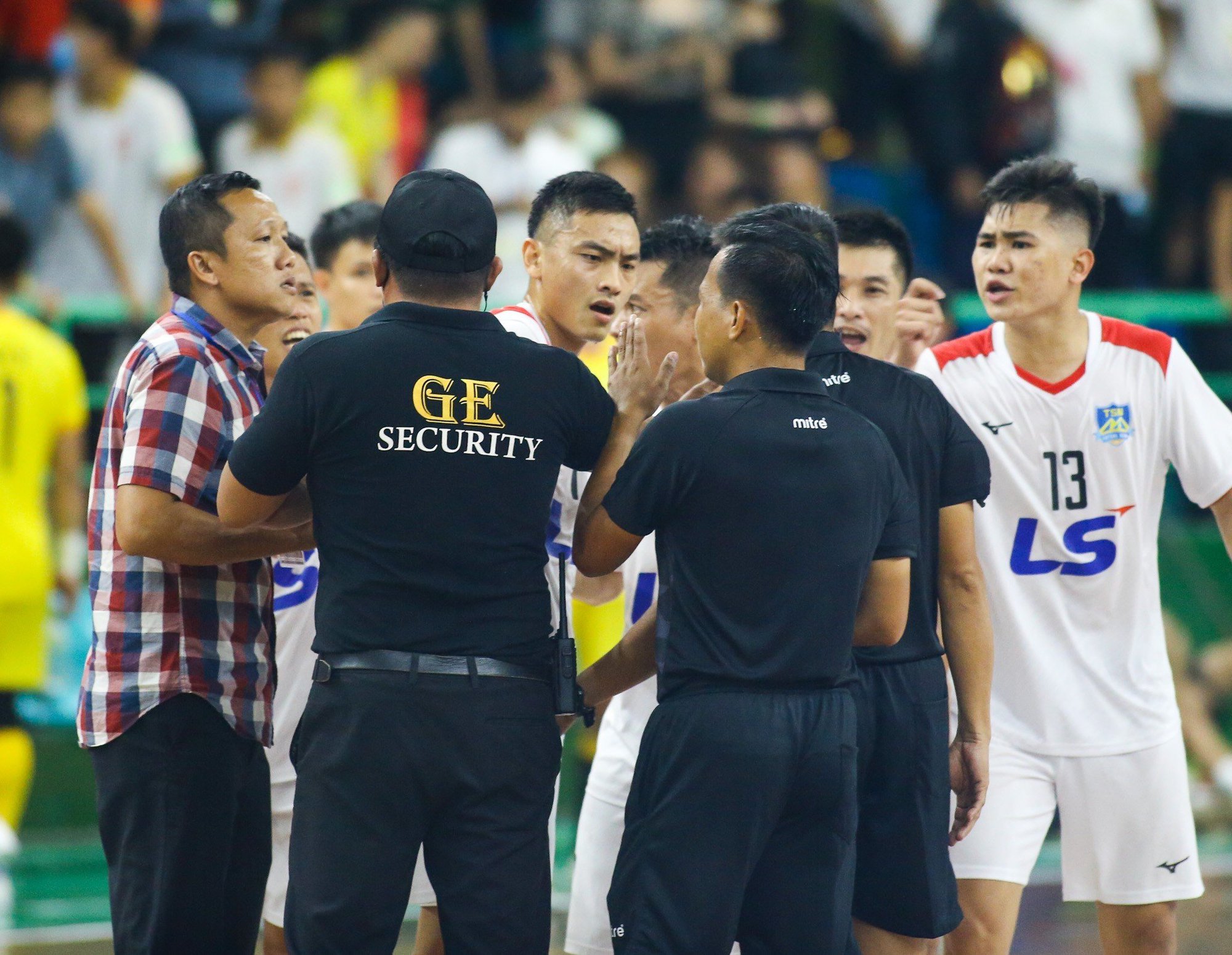 Derby futsal TP HCM: Sahako giành lại 1 điểm trong trận cầu nhiều tranh cãi - Ảnh 3.