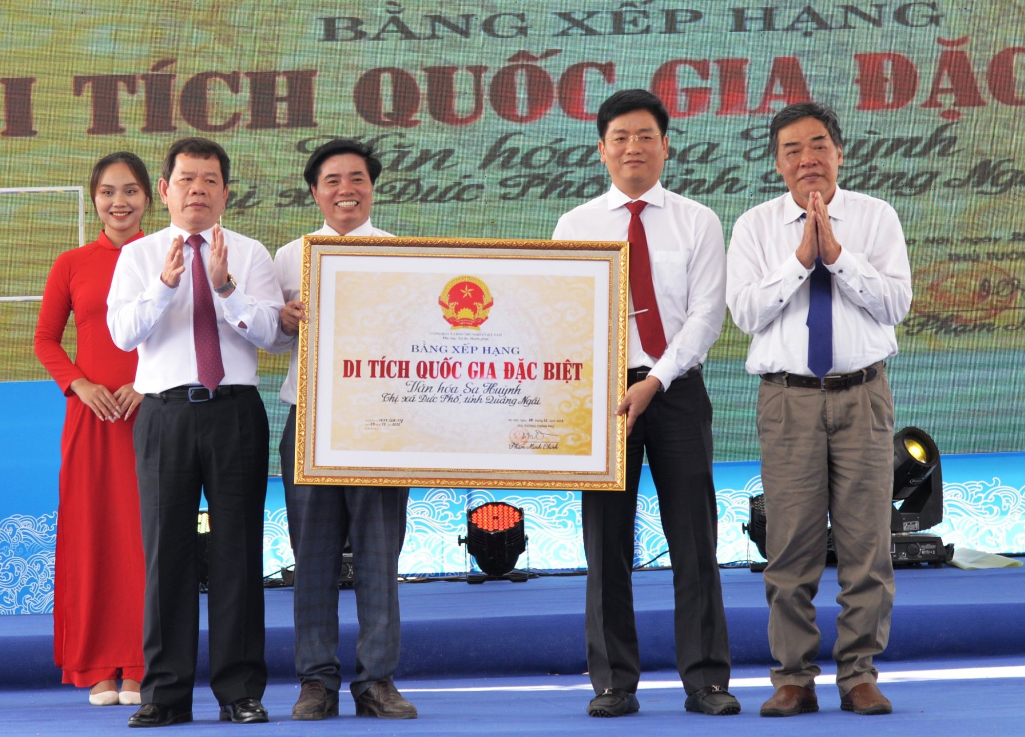 Đón nhận bằng xếp hạng Di tích quốc gia đặc biệt Văn hóa Sa Huỳnh