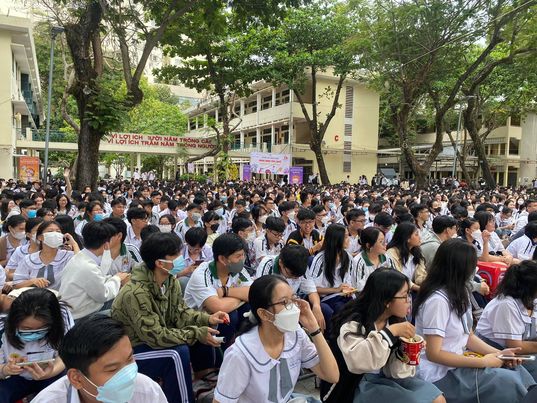 TP HCM: Hơn 2.000 học sinh hò reo với tiết học lạ ở sân trường - Ảnh 4.