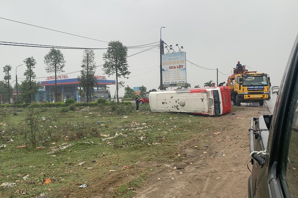 Điểm quay đầu xe mất an to&agrave;n giao th&ocirc;ng ở Thanh H&oacute;a - Ảnh 4.