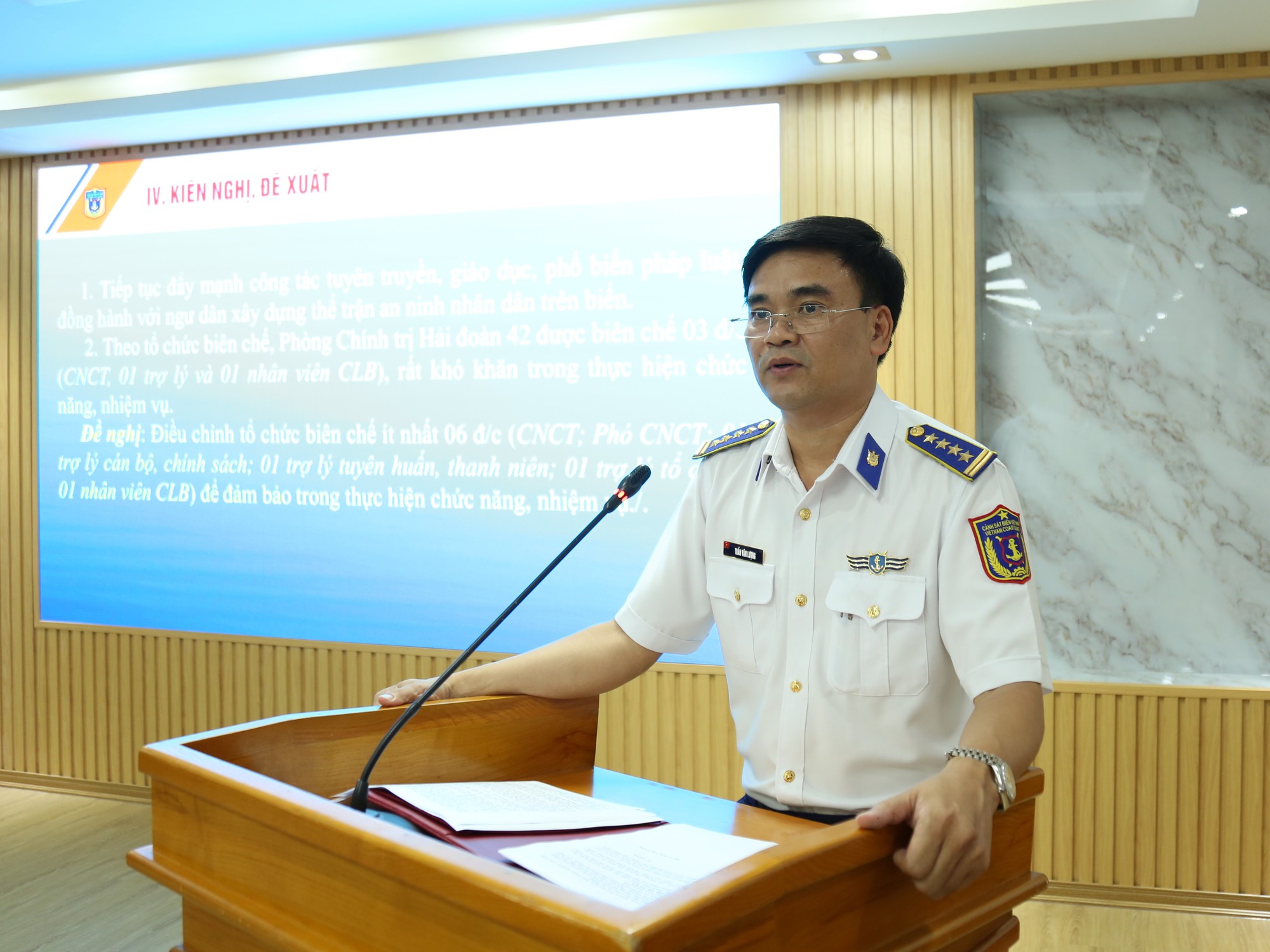 Đại tướng Lương Cường thăm v&agrave; l&agrave;m việc với V&ugrave;ng Cảnh s&aacute;t biển 4 - Ảnh 1.