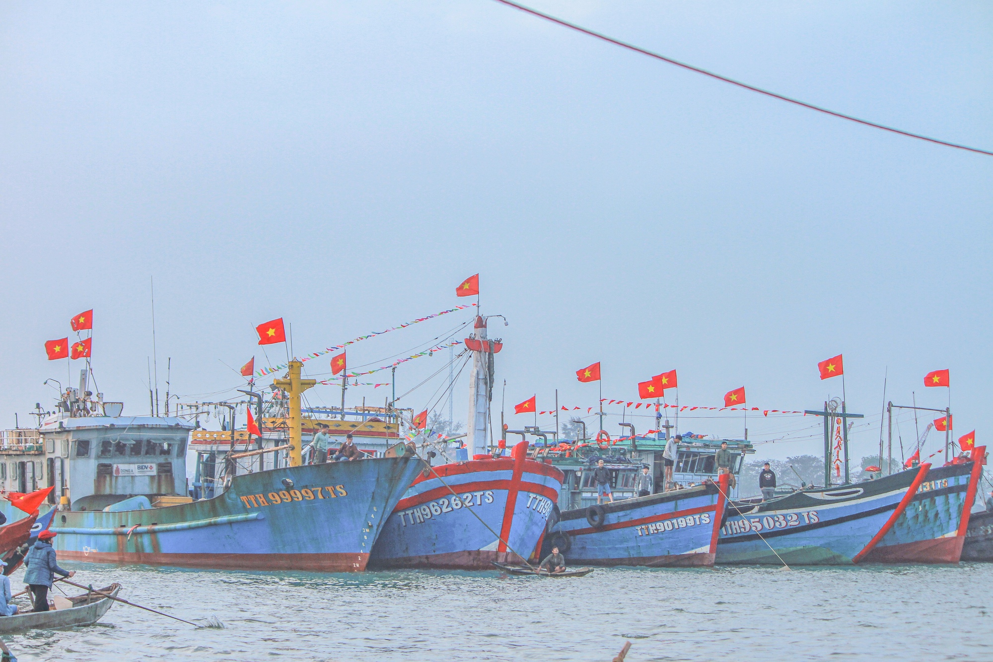 CUỘC THI ẢNH “THIÊNG LIÊNG CỜ TỔ QUỐC”: Vùng trời bình yên