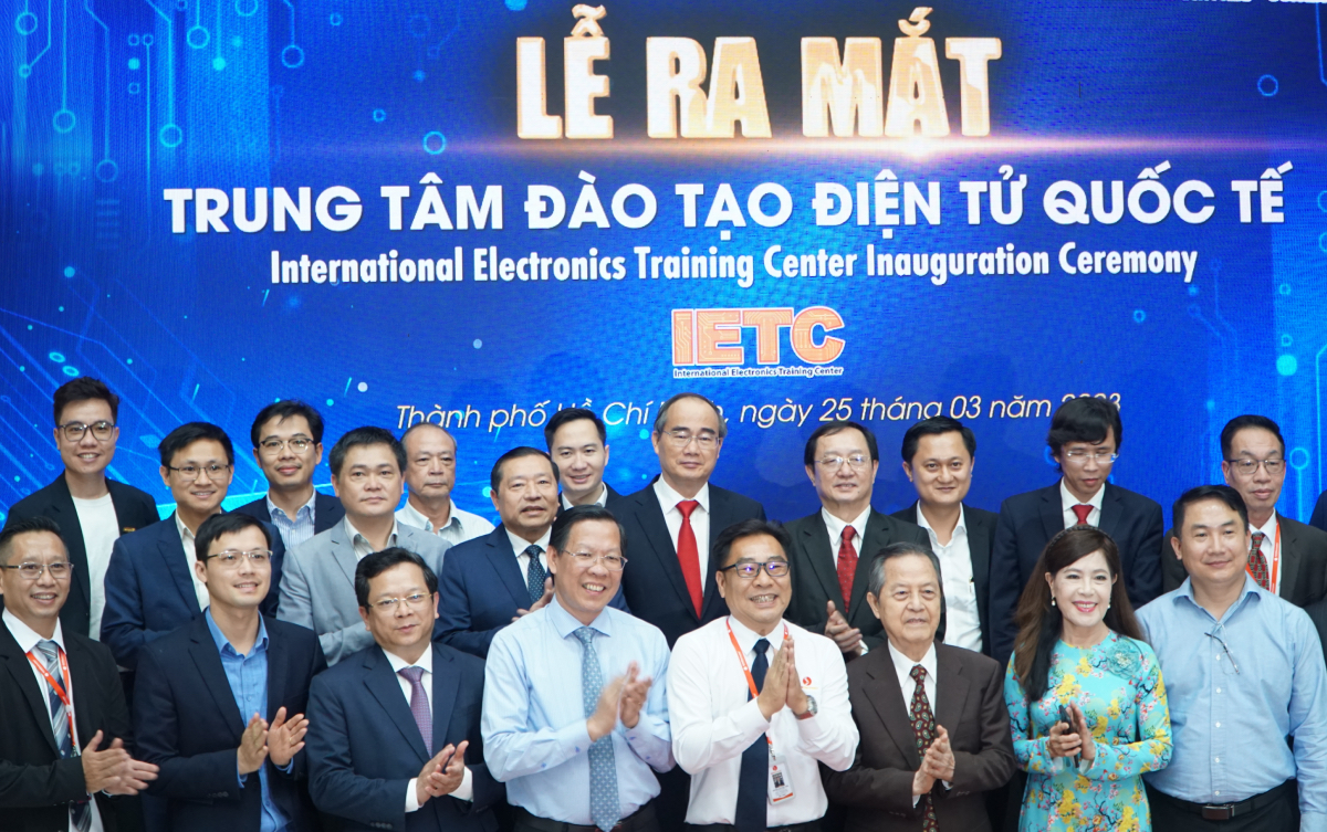 Ra mắt trung tâm đào tạo điện tử chuẩn quốc tế đầu tiên tại Việt Nam