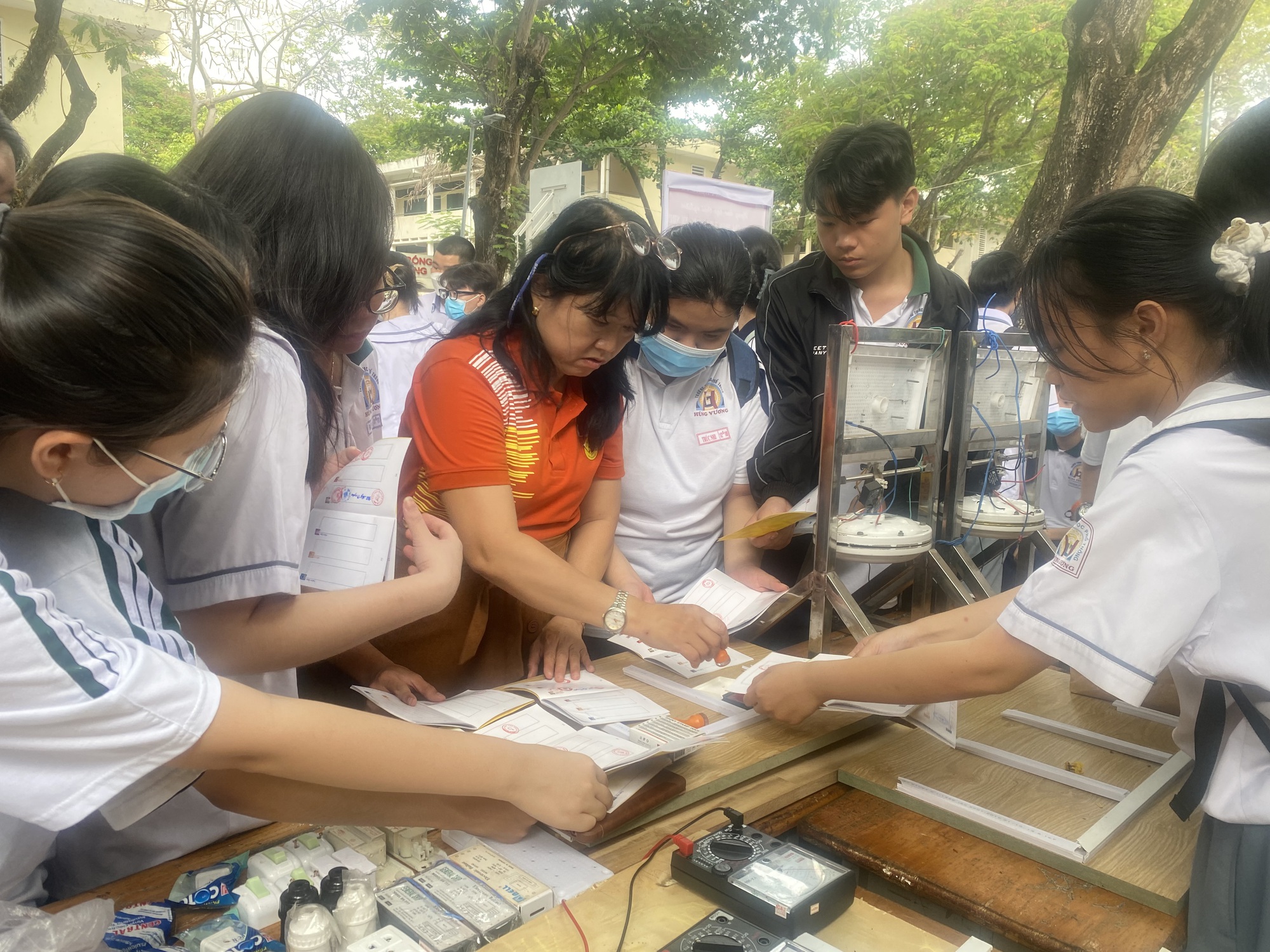 TP HCM: Hơn 2.000 học sinh hò reo với tiết học lạ ở sân trường - Ảnh 6.