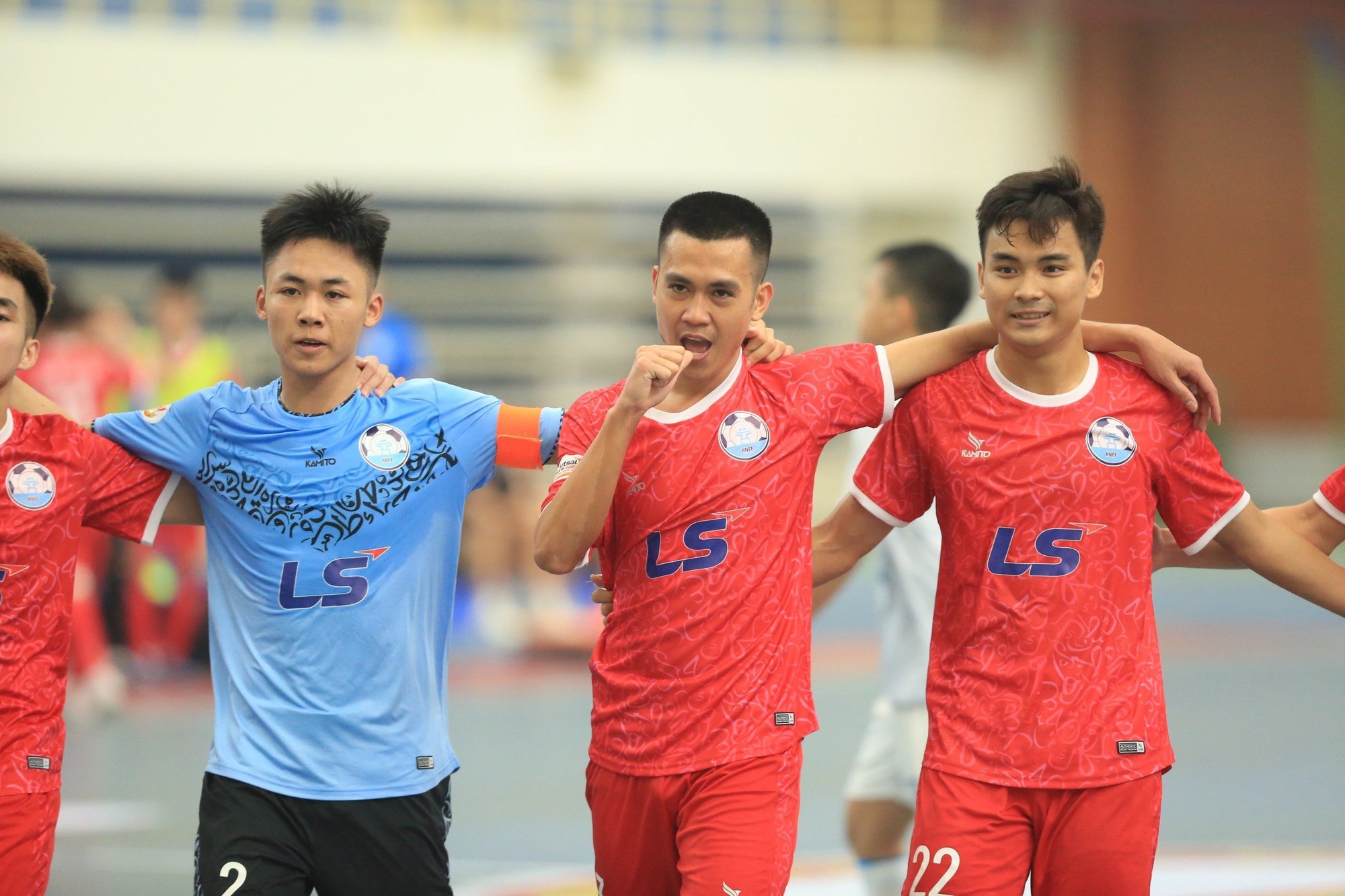 Futsal HDBank VĐQG 2023: T&acirc;n binh H&agrave; Nội bay cao, Th&aacute;i Sơn Bắc chia điểm ph&uacute;t cuối - Ảnh 2.