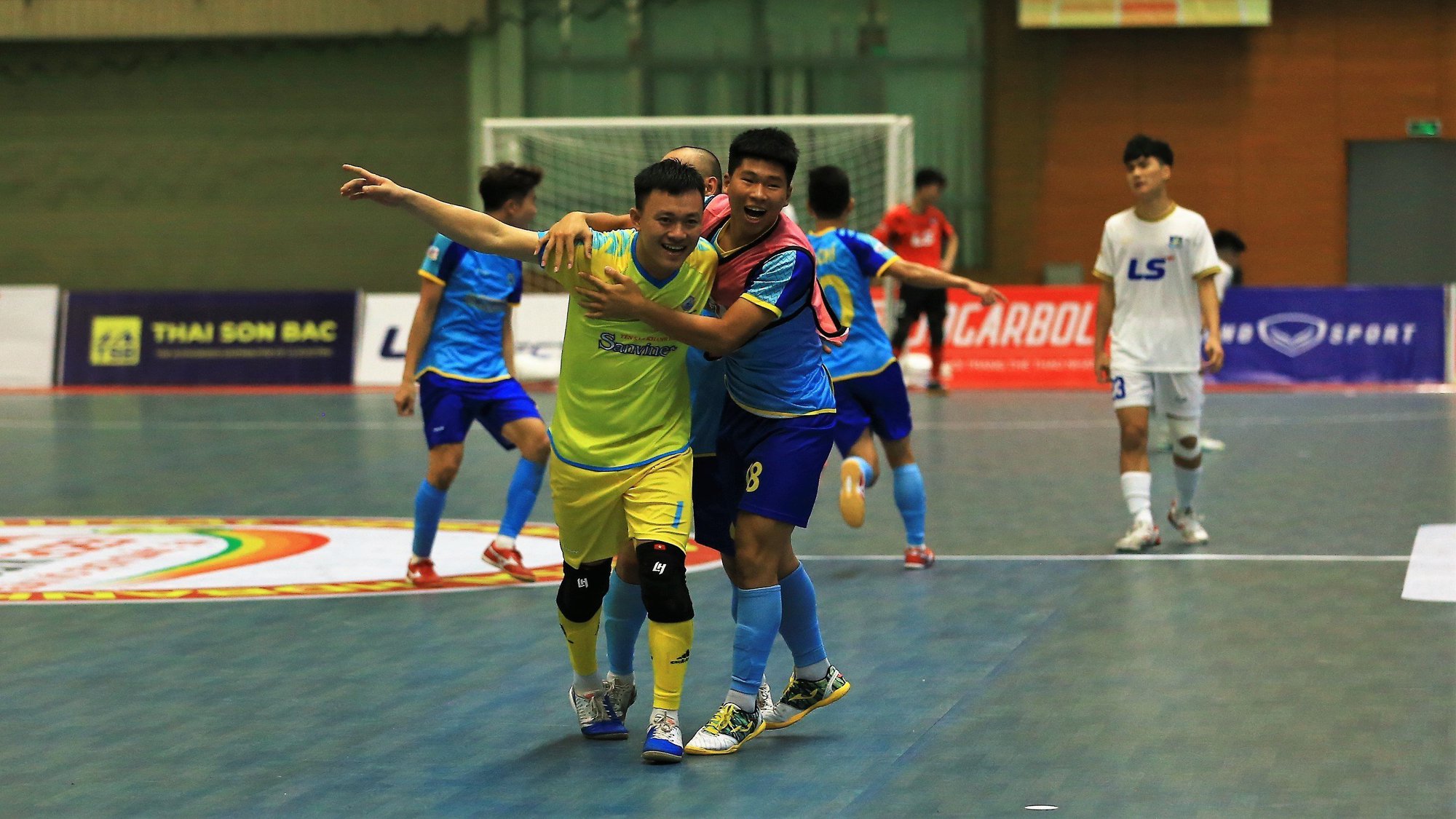 Futsal HDBank VĐQG 2023: T&acirc;n binh H&agrave; Nội bay cao, Th&aacute;i Sơn Bắc chia điểm ph&uacute;t cuối - Ảnh 3.