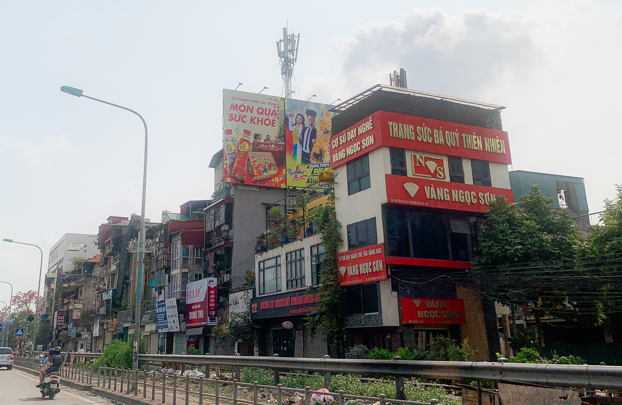 ĐIỀU TRA: Mỏ v&agrave;ng quảng c&aacute;o ngo&agrave;i trời - Ảnh 2.