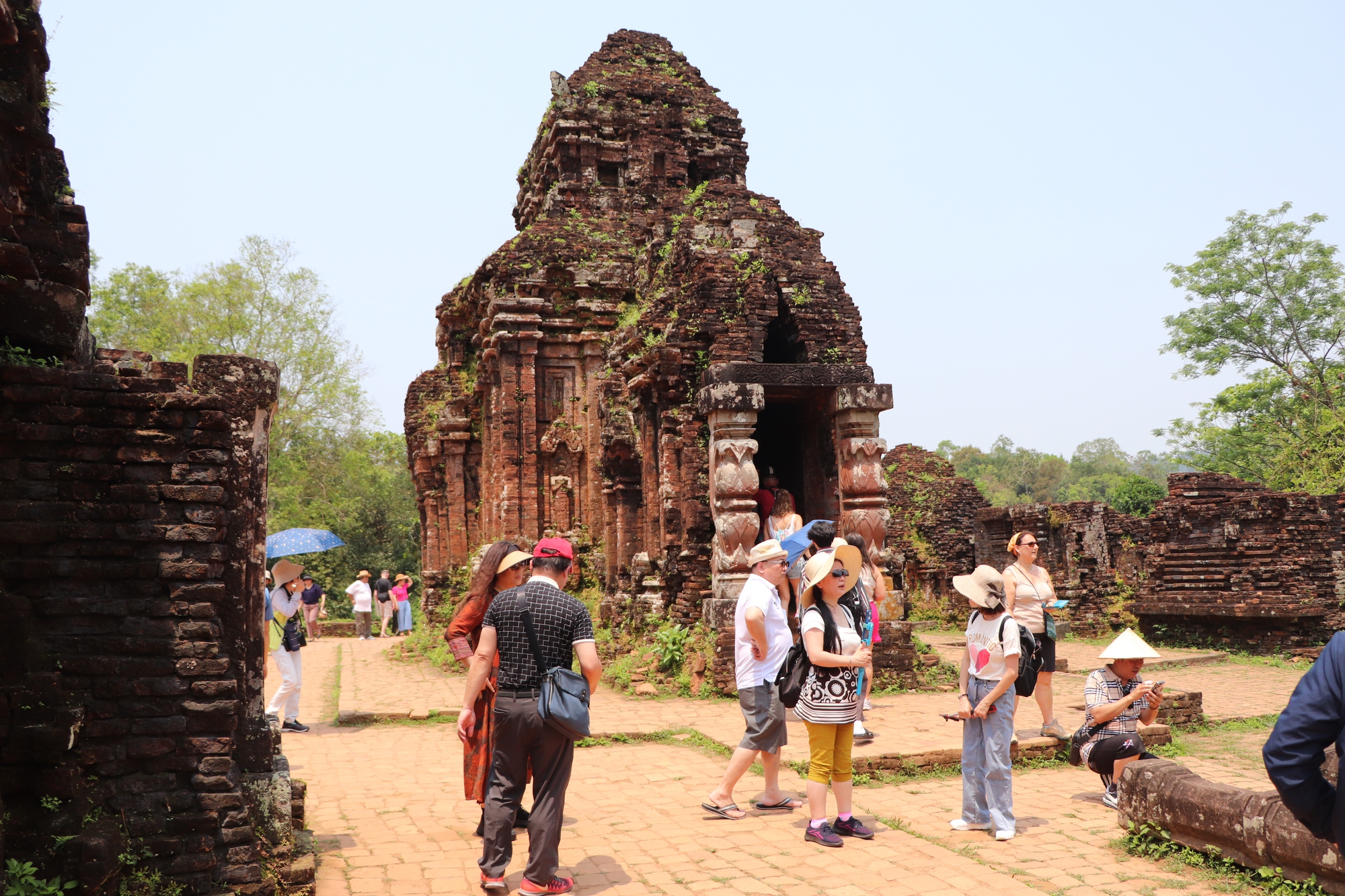 Du lịch Mỹ Sơn bùng nổ, khách đến nườm nượp - Ảnh 16.