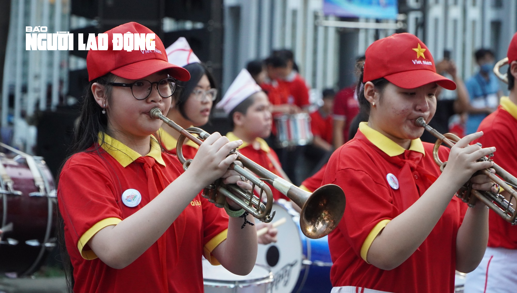 Trung tâm TP HCM tưng bừng với hàng trăm tay trống, kèn nhí - Ảnh 3.