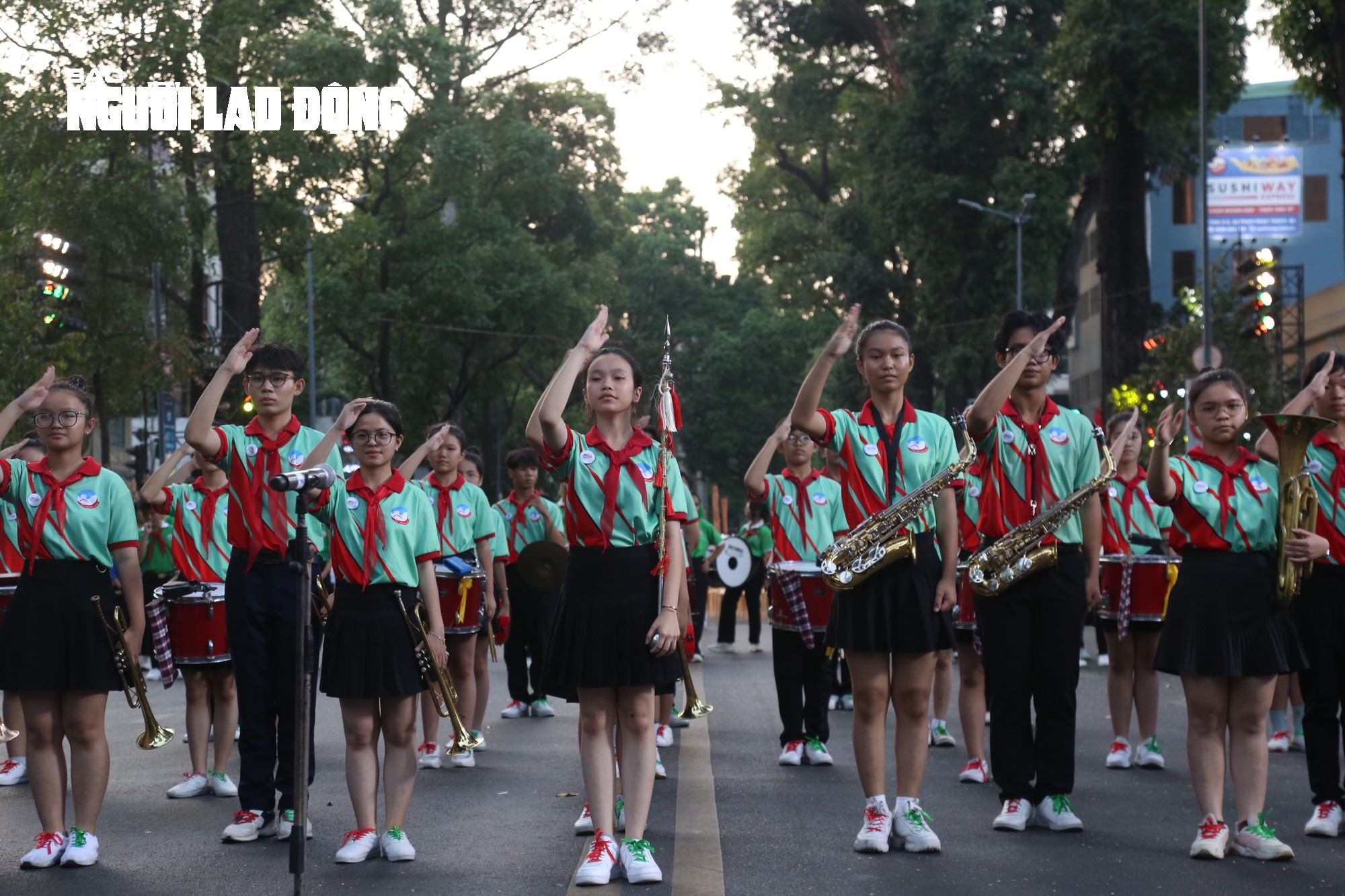 Trung tâm TP HCM tưng bừng với hàng trăm tay trống, kèn nhí - Ảnh 8.