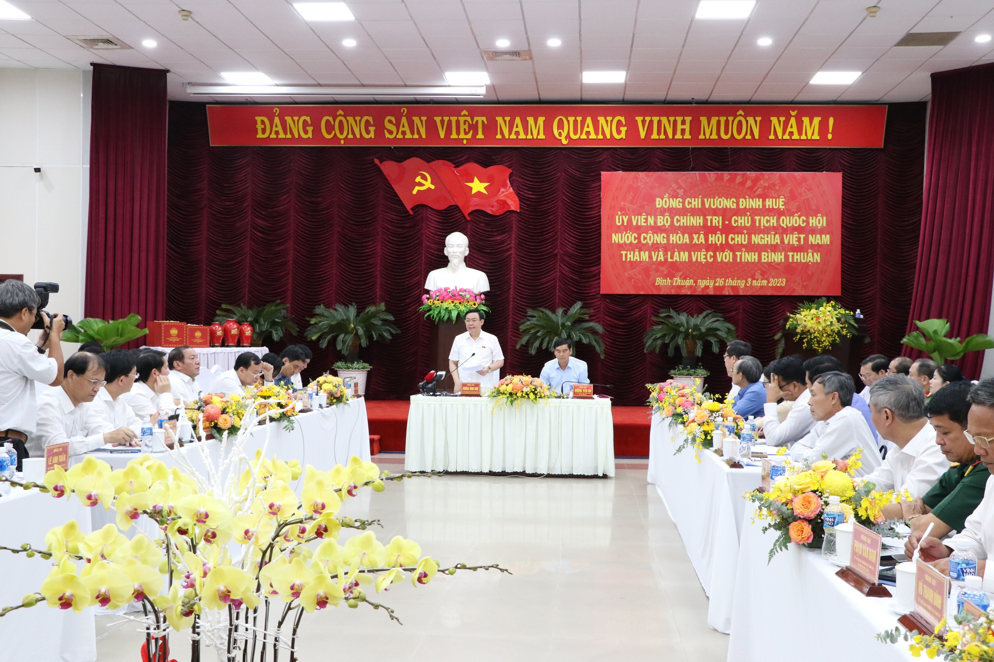 Chủ tịch Quốc hội làm việc với lãnh đạo chủ chốt tỉnh Bình Thuận - Ảnh 1.