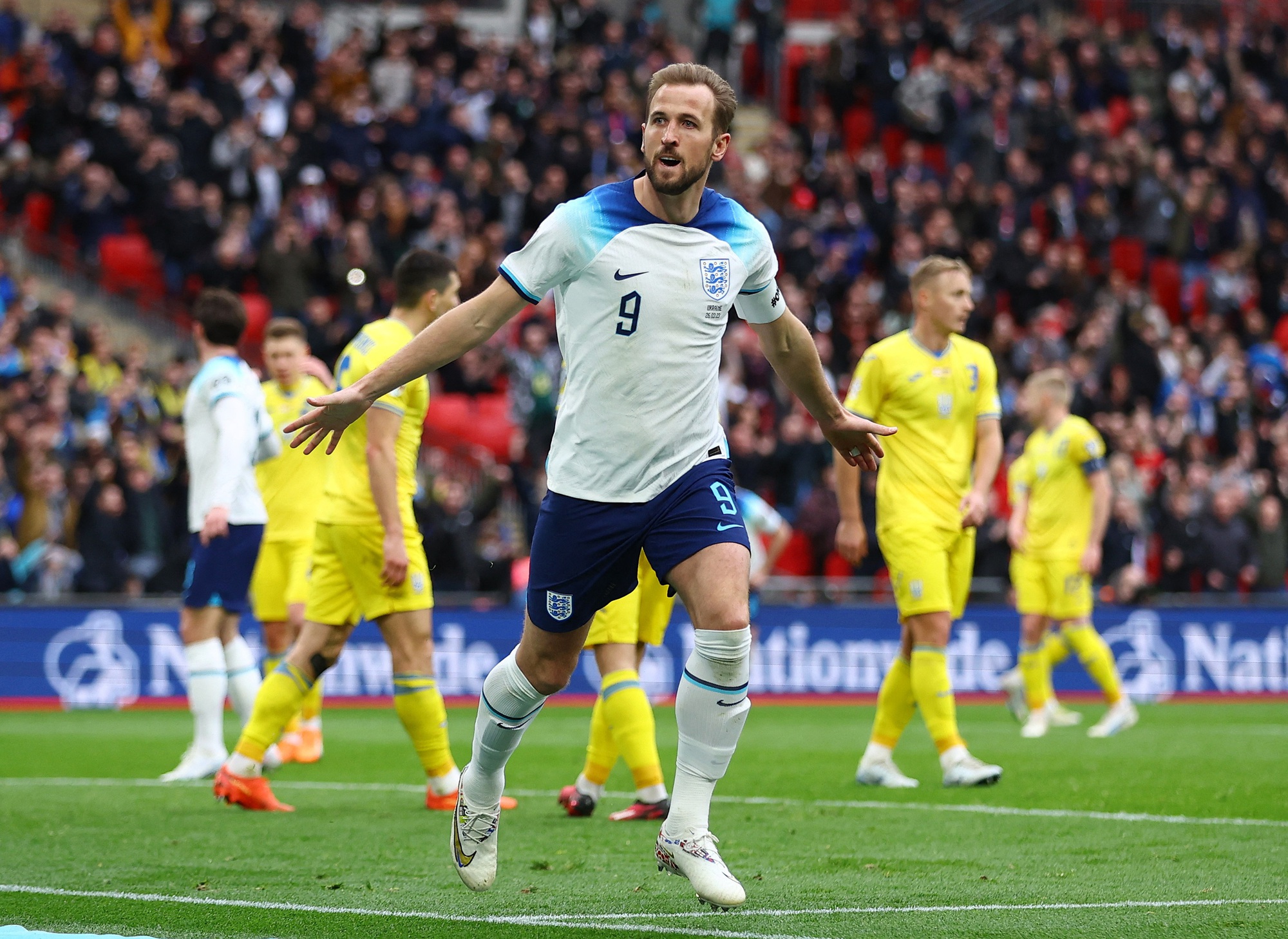 Bukayo Saka lập siêu phẩm, Anh thắng Ukraine vòng loại Euro - Ảnh 3.