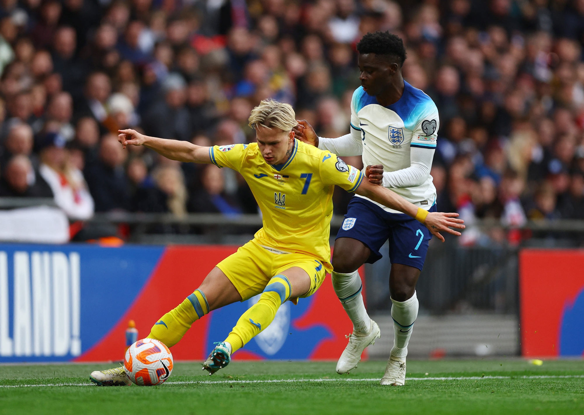 Bukayo Saka lập siêu phẩm, Anh thắng Ukraine vòng loại Euro