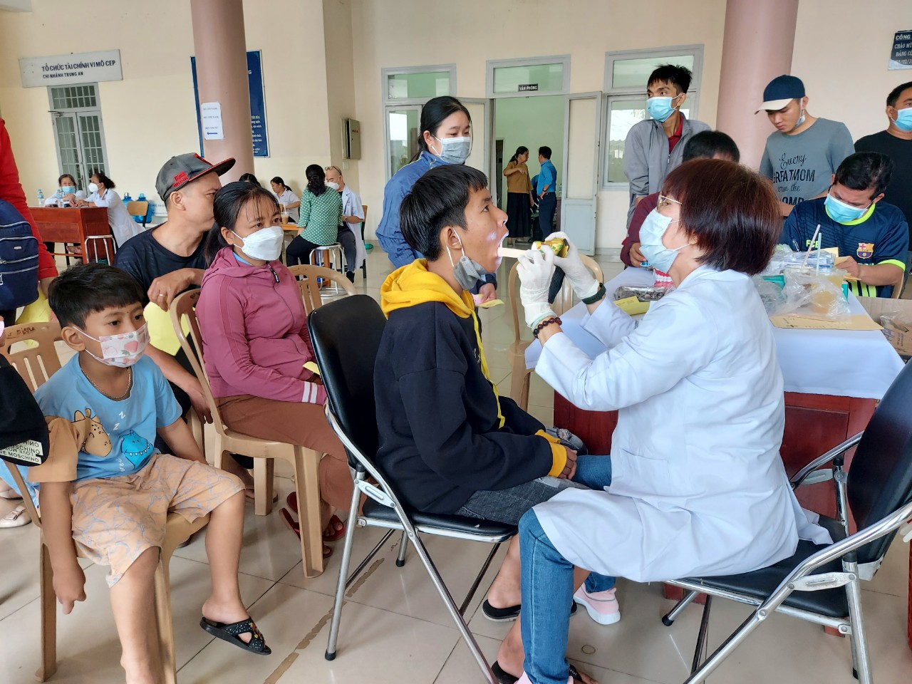 Sôi nổi các hoạt động chăm lo lao động nữ - Ảnh 2.