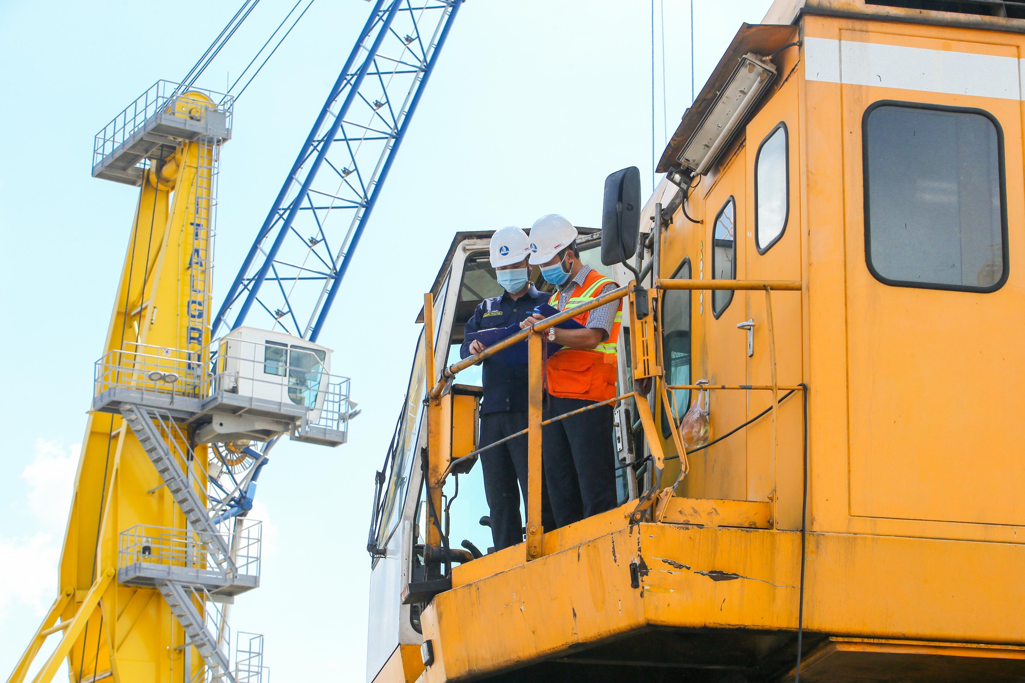 Doanh nghiệp n&agrave;o thu&ecirc; lao động ngo&agrave;i 40? - Ảnh 2.