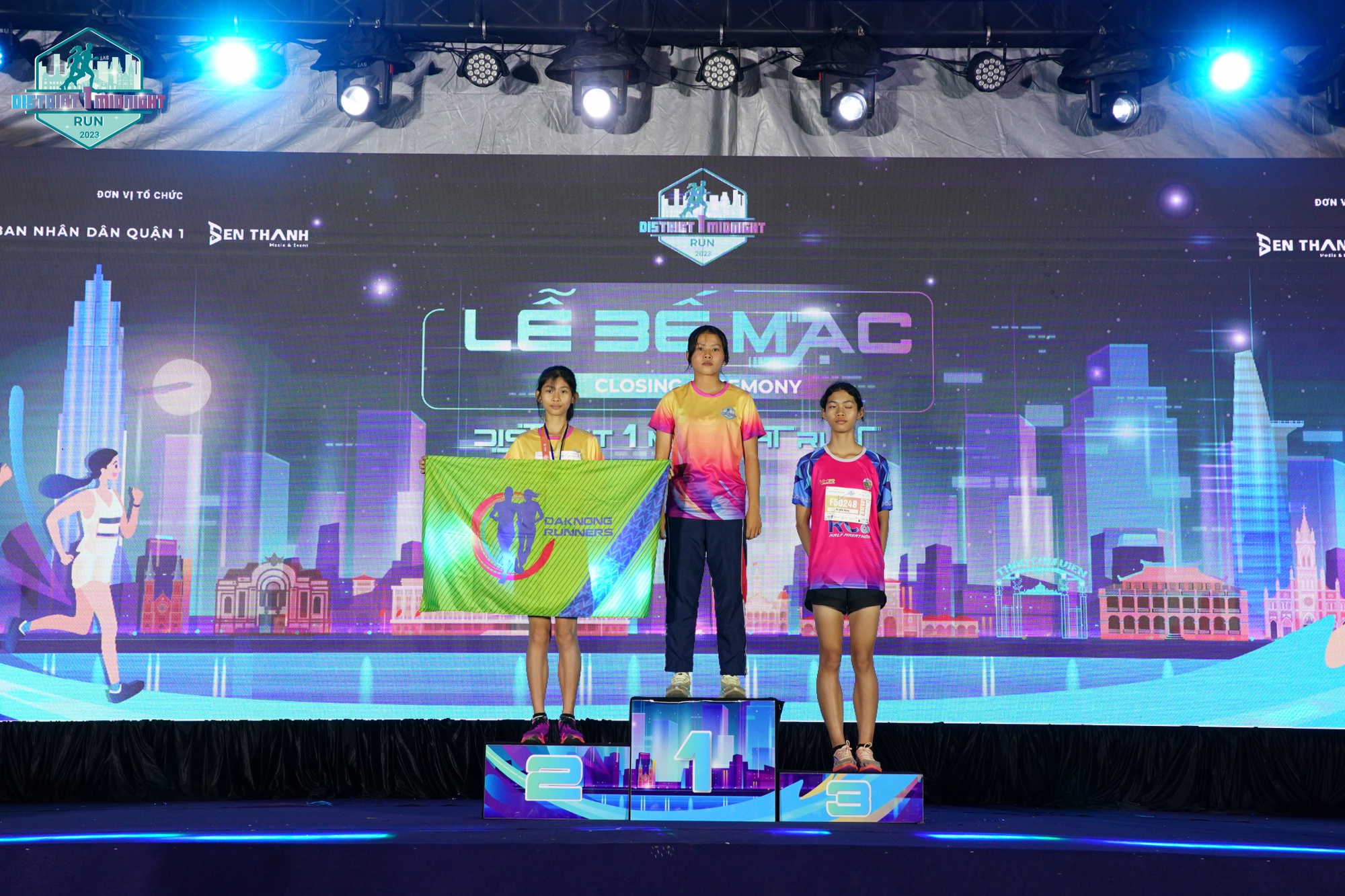 Giải chạy đêm District 1 Midnight Run đóng góp 700 triệu đồng Quỹ Vì người nghèo - Ảnh 6.