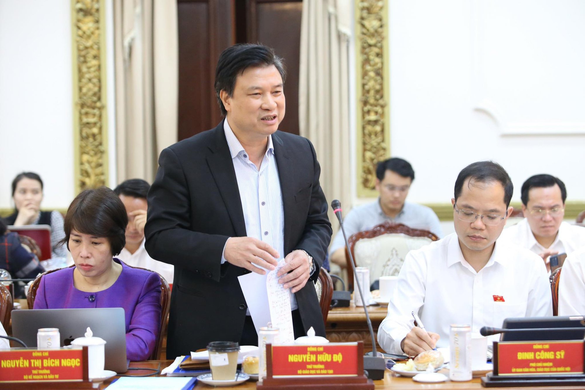 Nếu kh&ocirc;ng c&oacute; cơ chế, TP HCM d&ugrave; c&oacute; tiền cũng kh&ocirc;ng thể x&acirc;y đủ 8.000 ph&ograve;ng học v&agrave;o năm 2025 - Ảnh 1.
