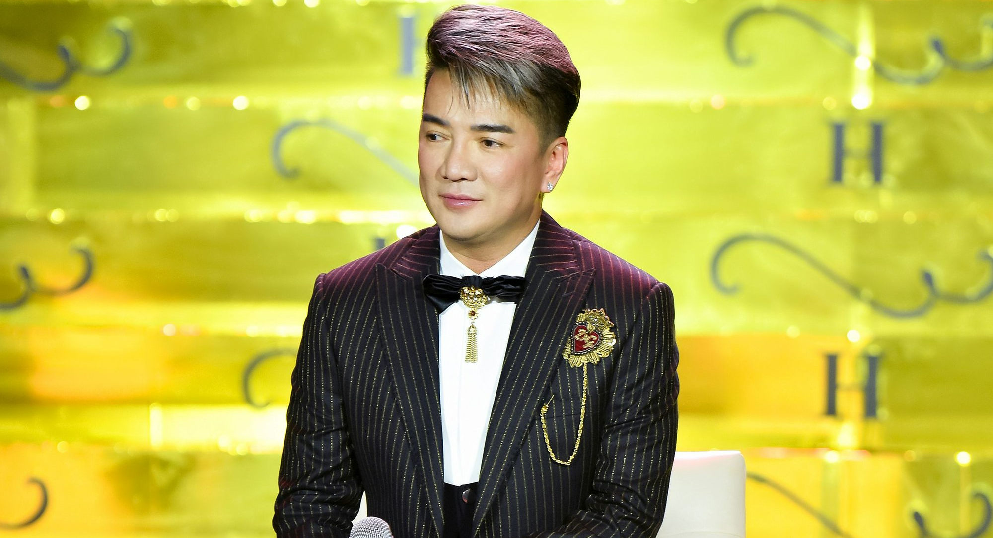 Đàm Vĩnh Hưng xóa chữ “The King” trong tựa phim đời mình