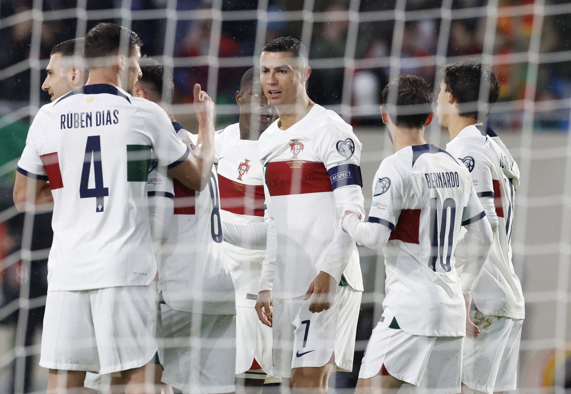 Ronaldo lại lập c&uacute; đ&uacute;p, Bồ Đ&agrave;o Nha đại thắng đối thủ k&eacute;m 83 bậc - Ảnh 3.