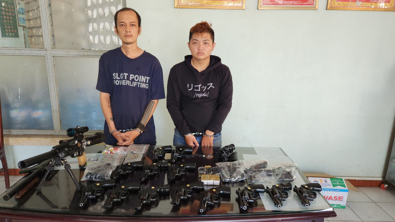 Công an Bình Dương phát hiện cả "kho hàng nóng"