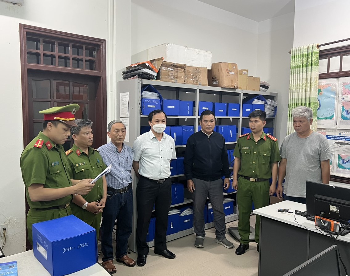 Khởi tố 2 đăng kiểm viên “ngó lơ” tàu cá hoán cải trái phép tại Đà Nẵng