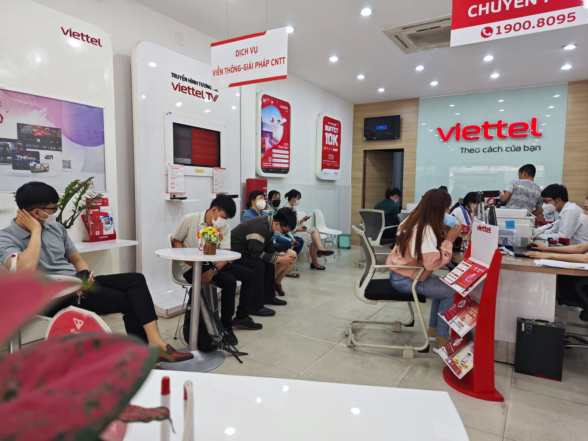Tất bật cập nhật thông tin để tránh bị khóa sim